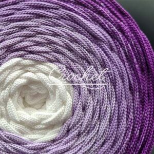 SZNUREK OMBRE POLIESTROWY 5mm – PŁASKI – BIAŁY/LAWENDA/NASYCONY WRZOS 215m CROCHET