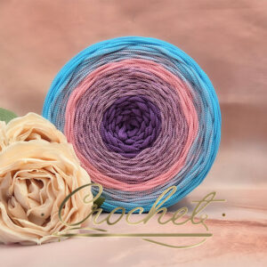 SZNUREK OMBRE POLIESTROWY 5mm PŁASKI – CROCHET – WRZOS/ZAWILEC/BŁĘKITNY 255m