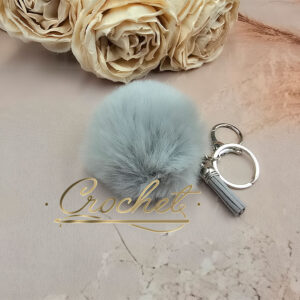 POMPON BRELOK DO TOREBKI – JASNY POPIELATY/SREBRO CHWOST