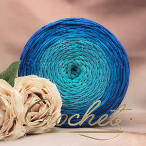 SZNUREK OMBRE POLIESTROWY 5mm – PŁASKI – NIEBIESKA PRZESTRZEŃ 250m CROCHET
