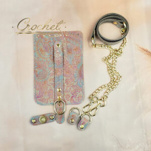 ZESTAW SKÓRZANY DO TOREBKI – CROCHET – KLAPKA 12x18cm WRZOSOWO TURKUSOWY PRINT OBSZYCIE BŁĘKITNE OKUCIA ZŁOTE IT/ŁAŃCUCH BEIGE EDITION