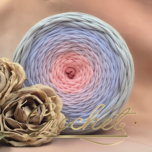 SZNUREK OMBRE POLIESTROWY 5mm – PŁASKI – BLU GHIACCIO  255m CROCHET