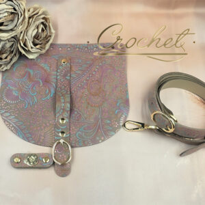 ZESTAW SKÓRZANY OZDOBNE WZORKI – CROCHET MATCH/JASNY BEŻ – 20x18cm NR1 PASECZEK WRZOSOWO TURKUSOWY PRINT OKUCIA SREBRNE IT – BEIGE EDITION