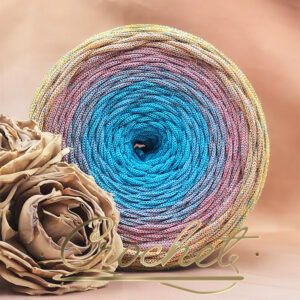 SZNUREK OMBRE POLIESTROWY 5mm – PŁASKI – AZURE BLOOM + BŁYSZCZĄCA NIĆ 230m CROCHET