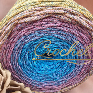 SZNUREK OMBRE POLIESTROWY 5mm – PŁASKI – AZURE BLOOM + BŁYSZCZĄCA NIĆ 230m CROCHET