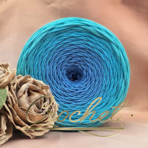 SZNUREK OMBRE POLIESTROWY 5mm – PŁASKI – AQUA GLOW + BŁYSZCZĄCA NIĆ 235m CROCHET
