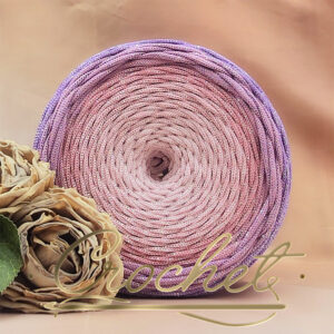 SZNUREK OMBRE POLIESTROWY 5mm – PŁASKI – LUCE DELICATA + BŁYSZCZĄCA NIĆ 225m CROCHET
