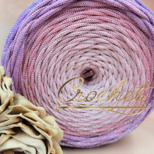SZNUREK OMBRE POLIESTROWY 5mm – PŁASKI – LUCE DELICATA + BŁYSZCZĄCA NIĆ 225m CROCHET