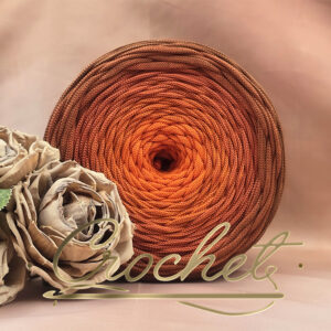SZNUREK OMBRE POLIESTROWY 5mm – PŁASKI – ARANCIO CALDO 235m CROCHET
