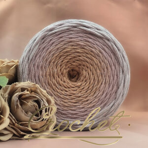 SZNUREK OMBRE POLIESTROWY 5mm – PŁASKI – POWDER SHINE + BŁYSZCZĄCA NIĆ 235m CROCHET